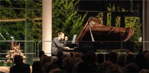Herbert Schuch spielt auf dem Michelangeli-Flügel. Erkes