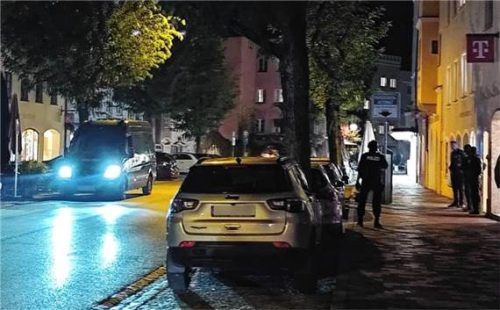 In Wasserburg sorgten vermummte und bewaffnete Beamte für Aufsehen. Privat
