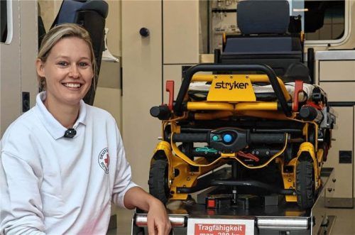 Isabell Bleicher ist Notfallsanitäterin und weiß, womit ein Rettungswagen ausgestattet ist. Magdalena Aberle