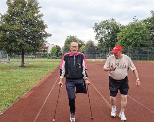Josef Gropper absolviert die 50 Meter Gehen: Sport ist ein fester Bestandteil seines Lebens. Karin Wunsam