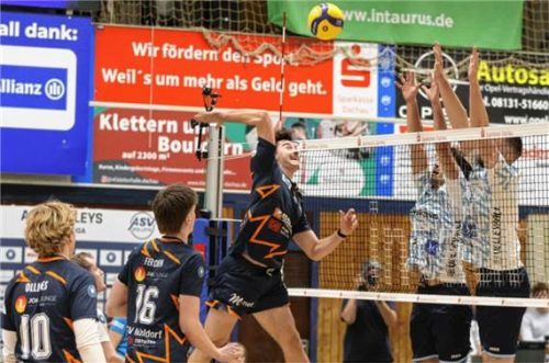 Kai Schlösser bekam gegen Dachau von Trainer Klement durch gute Trainingsleistung das Vertrauen, von Beginn an zu spielen.Fabian Bartsch
