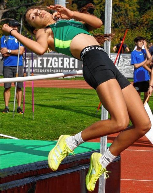 Katharina Seidel vom SV Schloßberg-Stephanskirchen siegte im Hochsprung und Stabhochsprung der Jugend W13.