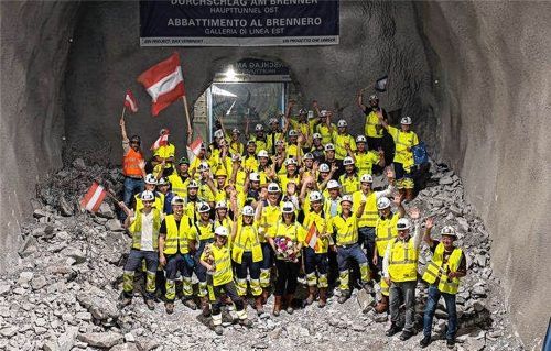 Meilenstein im Brennerbasistunnel: Projektbeteiligte feiern im Juli 2026 den Durchschlag in der Hauptröhre. Was Deutschland angeht, hält sich die Feierlaune in Grenzen. re/dpa