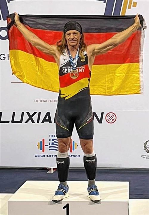 Michael Pagels hält in Griechenland die deutsche Fahne hoch – der Gewichtheber ist Weltmeister.Privat