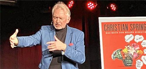 Mimik- und gestenreich unterhielt und fesselte Christian Springer das Publikum im Rosenheimer Lokschuppen. Brigitte Janoschka