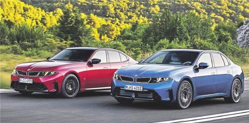 Mit Strom oder Benzin: BMW bringt den elektrischen i3 (rechts) parallel zum 3er-Facelift. FABIAN KIRCHBAUER