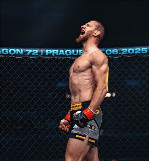 Mit voller Leidenschaft: Gökhan Aksu zeigt im Käfig seine emotionale Seite.Oktagon MMA
