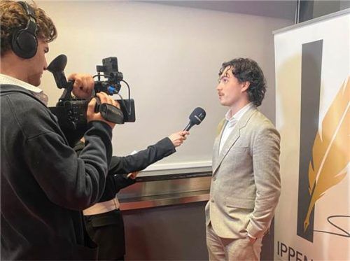 Nach der Preisverleihung stand Marko Aleksic den Medienteams Rede und Antwort.Thomas Neumeier