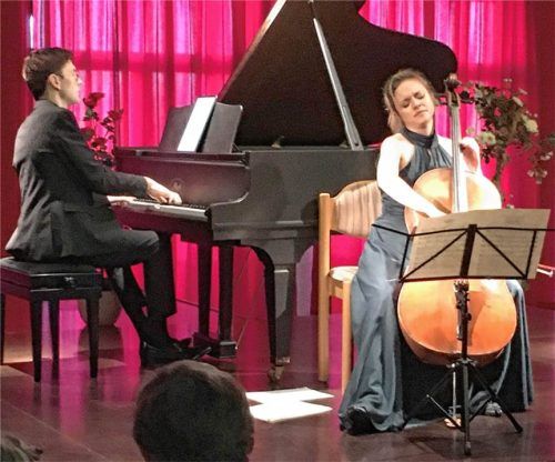 Pianist Viktor Soos und Cellistin Irena Josifoska überzeugten mit großem musikalischem Einfühlungsvermögen im Carl-Orff-Saal. Karl-Heinz Jaensch