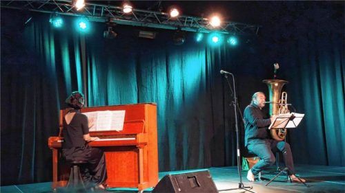 Pianistin Barbara Schmelz und Tubist Andreas Martin Hofmeir eröffnen die 40. Rosenheimer Kleinkunsttage auf der Bühne im Lokschuppen. Füchtner