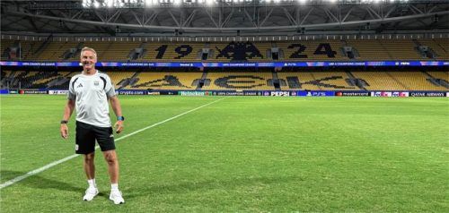 Ralf Neumann auf dem Rasen der Hagia-Sophia-Allwyn-Arena in Athen, wo der Linzer ASK mit einer 0:1-Niederlage in die Champions League gestartet ist.privat