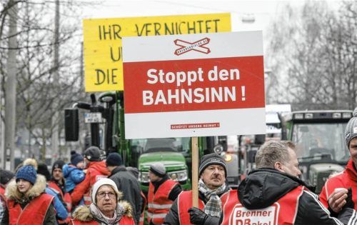Schluss mit dem „Bahnsinn“? Das erhoffen sich Mitglieder der Bürgerinitiative gegen den Brenner-Nordzulauf. Bildagentur Muehlanger/Imago