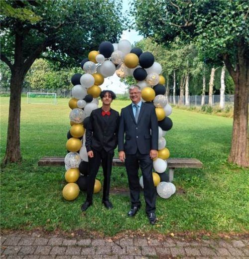 Schüler Aboud Alramadan und sein Coach Peter Kissel (von links) bei der Abschlussfeier. Stadtjugendring