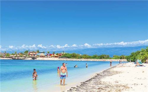 Sonne pur: der Strand Playa Cabo Rojo in der DomRep.