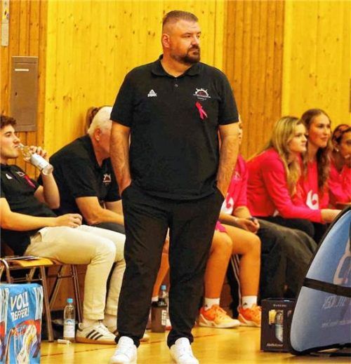 Trainer Brankovic will mit seinen Wasserburger Damen vor heimischer Kulisse punkten.Christian Butzhammer