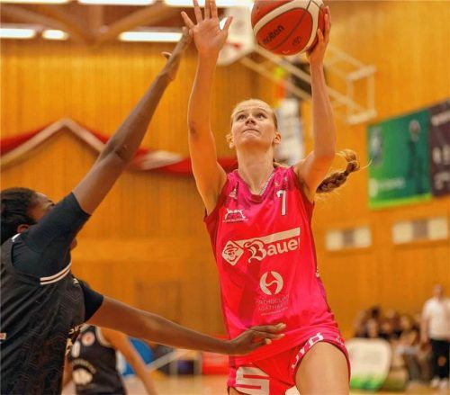 Vivien Langer und die Basketball-Damen des TSV Wasserburg müssen auswärts ran.BTZ