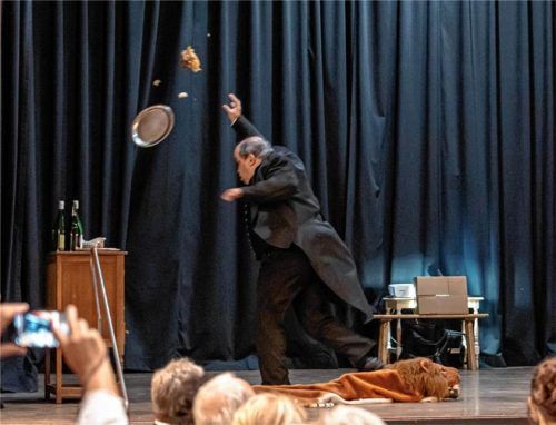 Zweifellos ein Höhepunkt: „Dinner for One“ einmal auf Bayerisch, präsentiert von den Vogtareuther Theaterern. Johannes Thomae